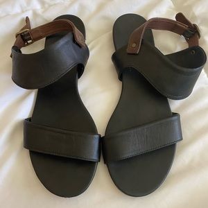 Women’s Bueno Leather Flat Sandals